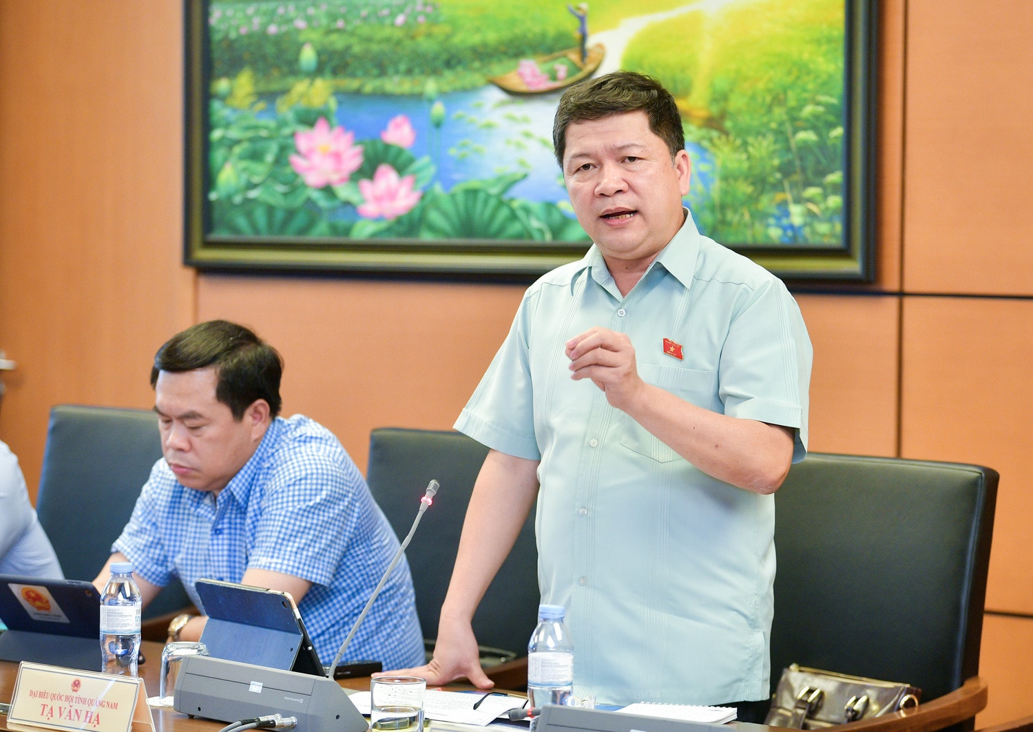ĐBQH Tạ Văn Hạ (Quảng Nam) phát biểu tại tổ