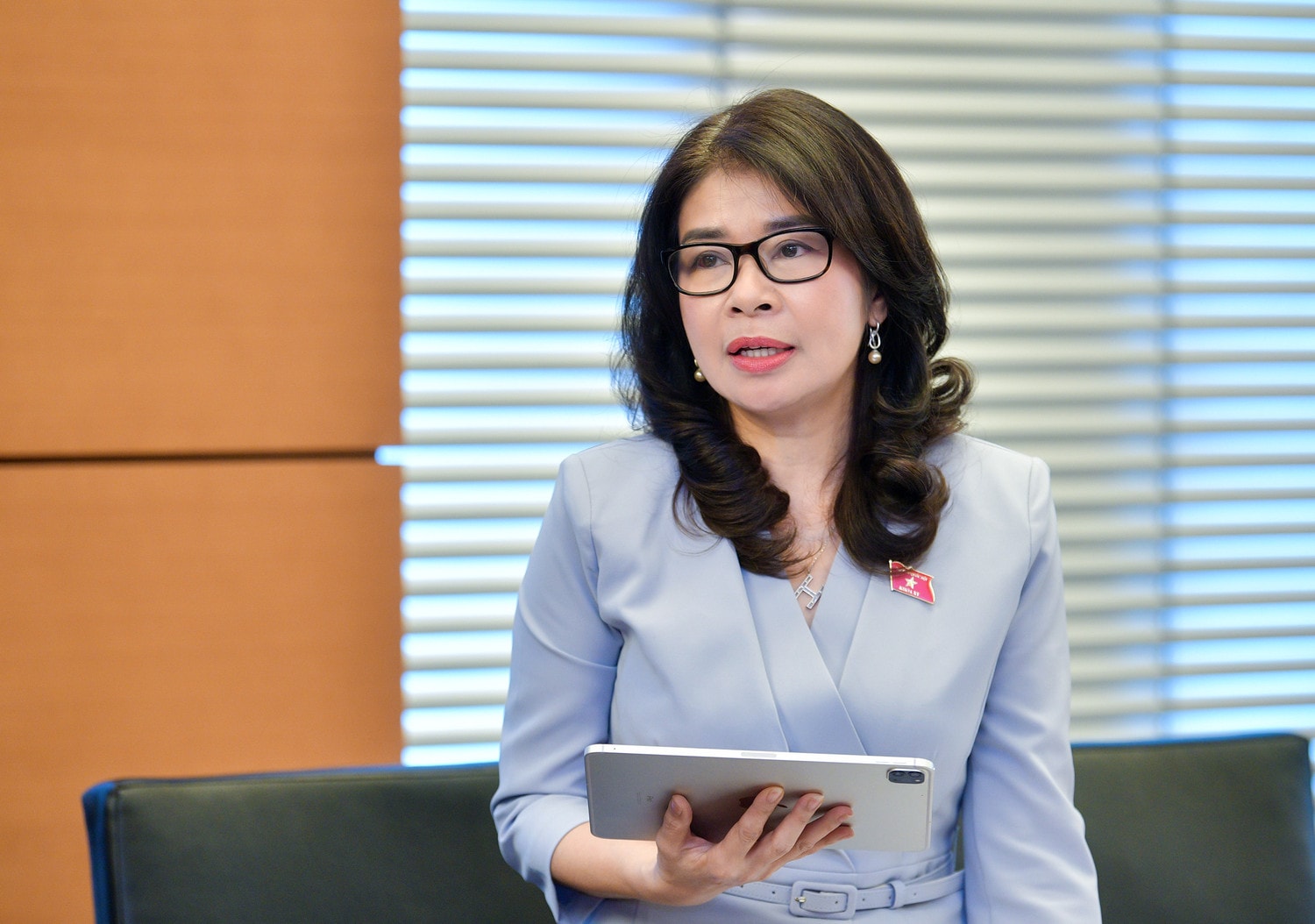 ĐBQH Lê Thu Hà (Lào Cai) phát biểu tại tổ