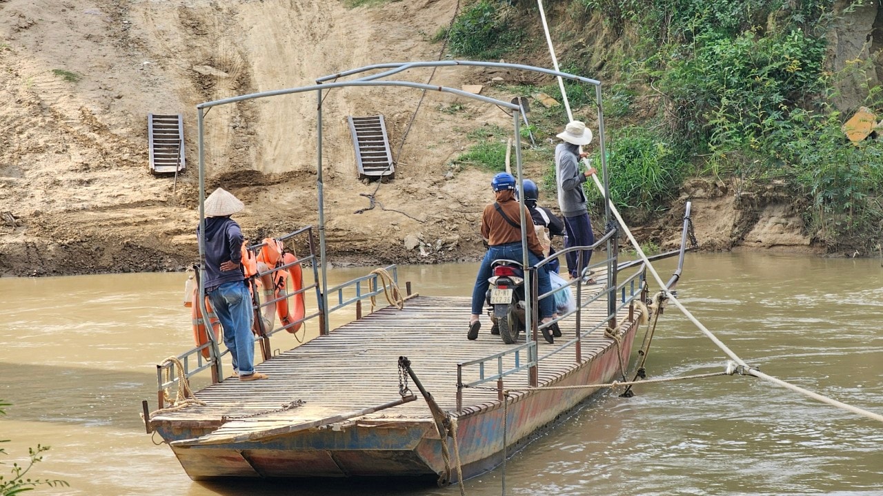 Cầu 36 tỷ đồng xây xong chưa thể thông xe vì vướng trạm quản lý bảo vệ rừng -0