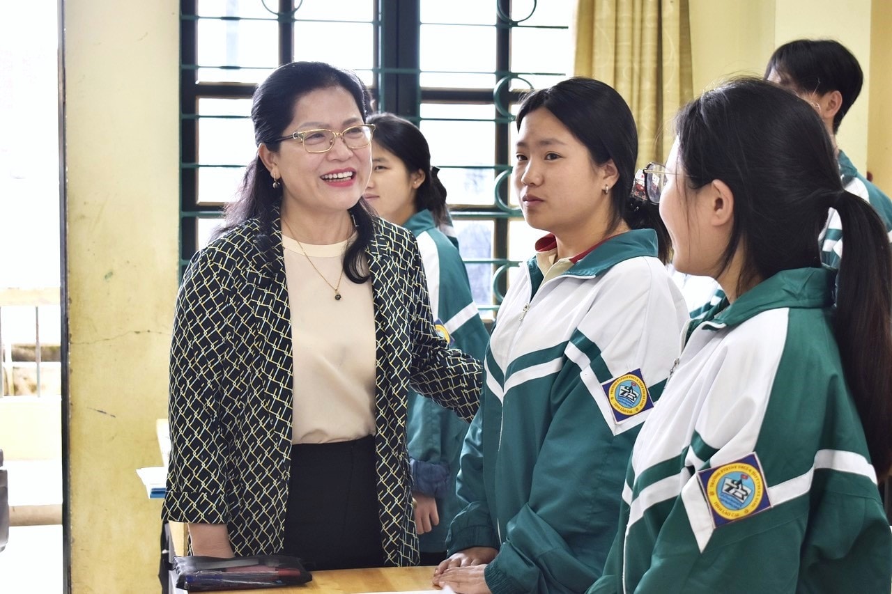 Thứ trưởng Nguyễn Thị Kim Chi kiểm tra công tác chuẩn bị thi tốt nghiệp THPT tại Lào Cai -0