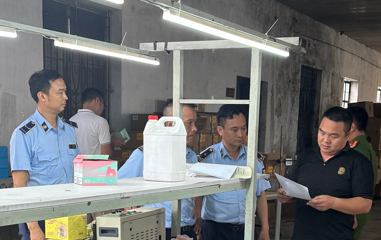 Phát hiện lô hàng thuốc lá điện tử nhập lậu lớn nhất từ trước đến nay tại Hưng Yên -0