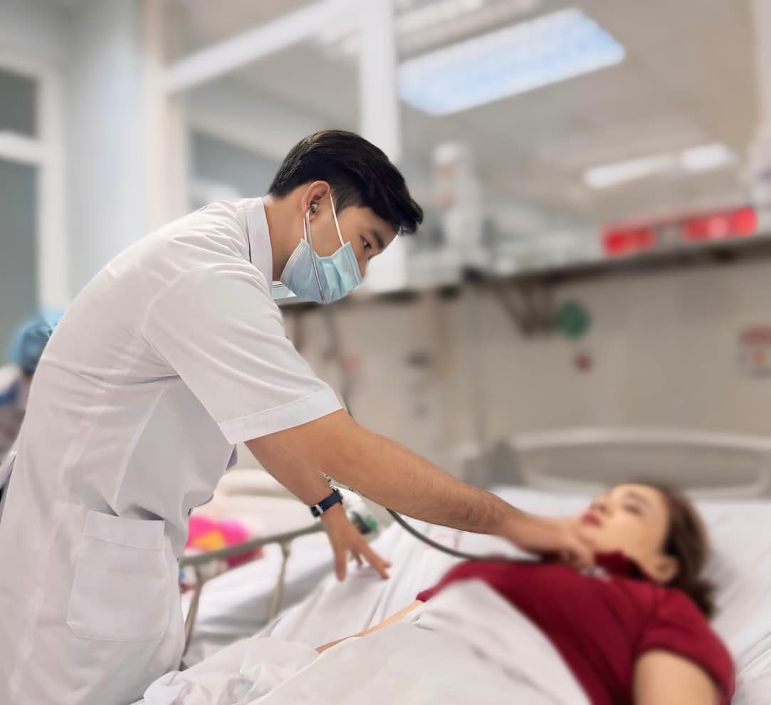 Người phụ nữ nhập viện cấp cứu do bị 20 con ong vò vẽ đốt -0