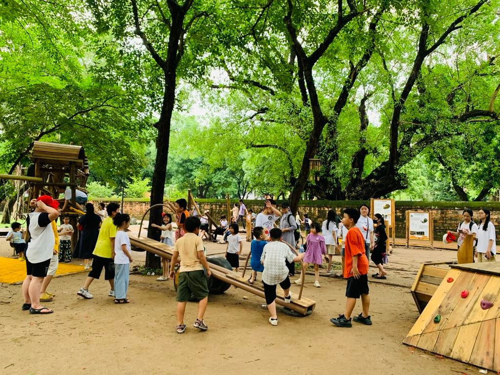 Khai trương sân chơi hòa nhập Thánh Gióng tại Văn Miếu - Quốc Tử Giám -0