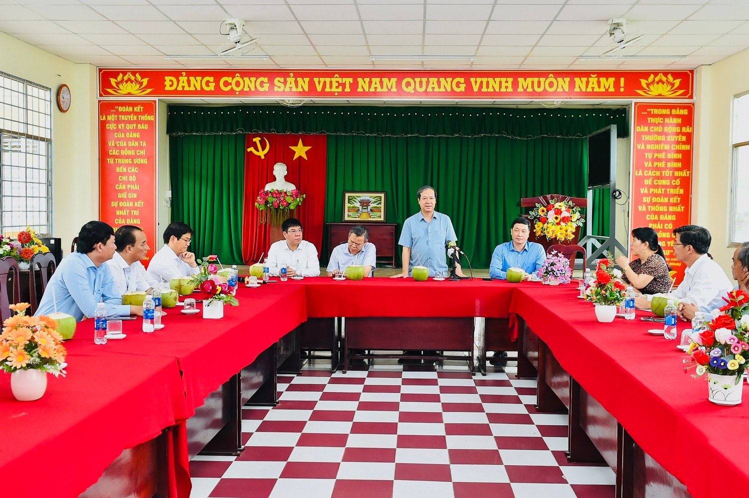 Bộ trưởng Nguyễn Kim Sơn kiểm tra chuẩn bị thi tốt nghiệp THPT tại tỉnh Hậu Giang -0