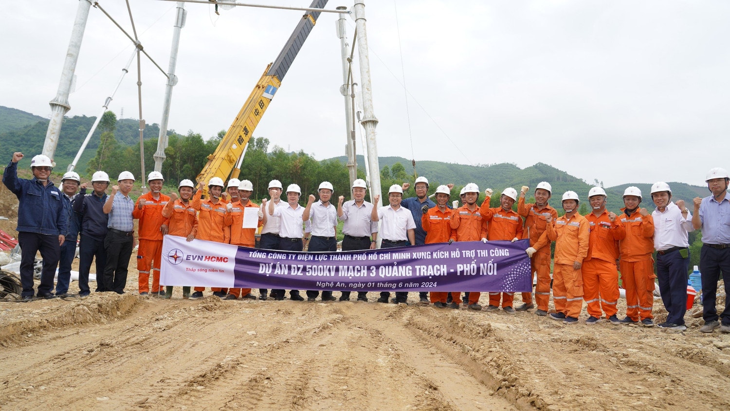 Đảng ủy EVNHCMC động viên tinh thần Đội xung kích thi công đường dây 500 KV mạch 3