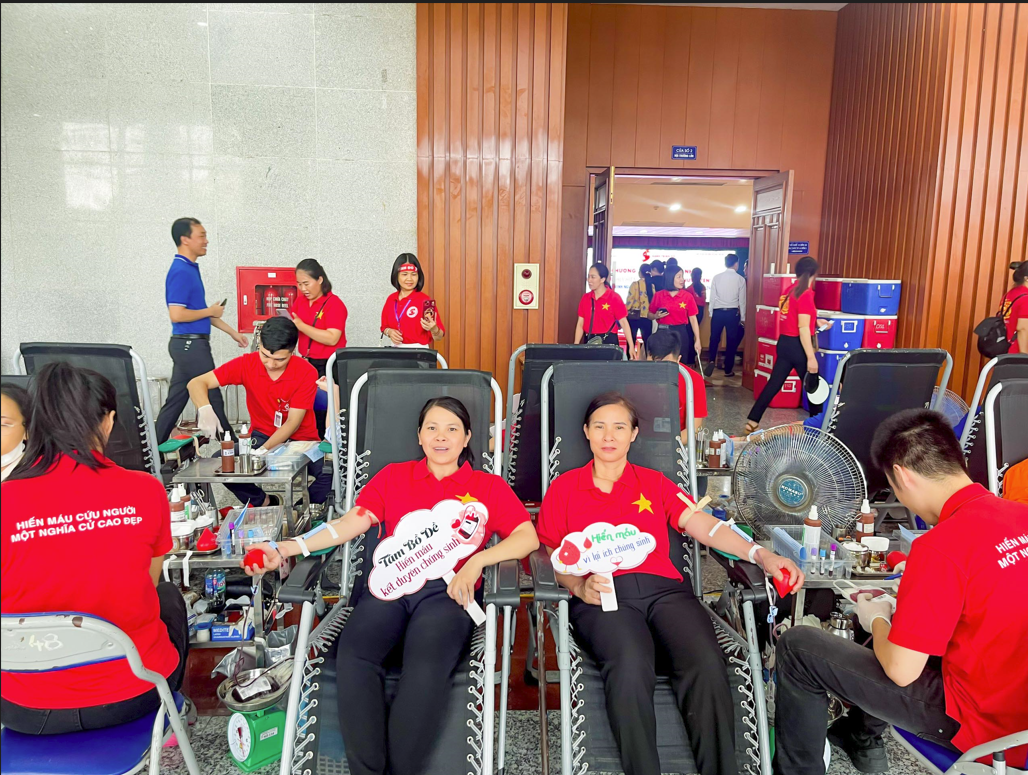 Phật tử CLB Cúc Vàng tại Hưng Yên tình nguyện hiến máu cứu người bằng tâm từ bi của Đạo Phật - 0
