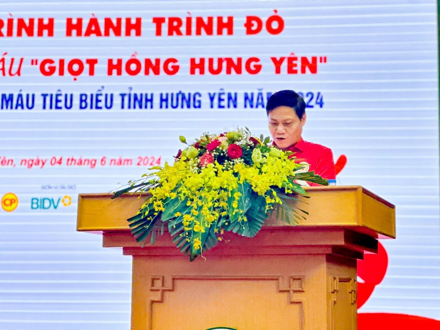 Phật tử CLB Cúc Vàng tại Hưng Yên tình nguyện hiến máu cứu người bằng tâm từ bi của Đạo Phật -0