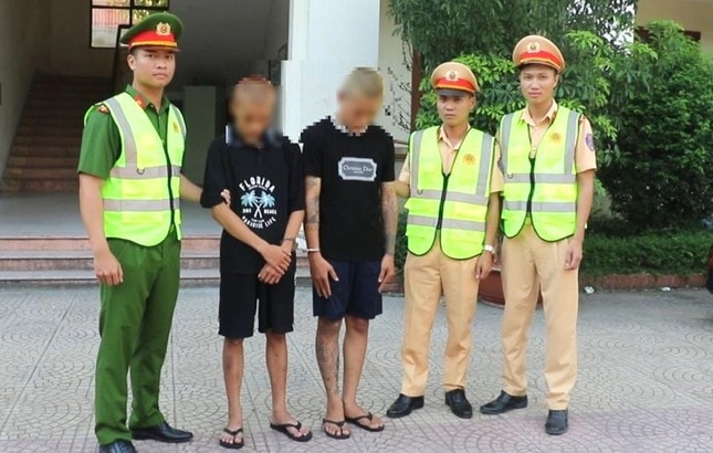 Nghệ An: Thiếu tiền tiêu xài, hai đối tượng dùng dao cướp của người đi đường -0