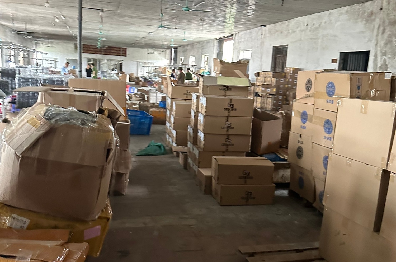 Phát hiện lô hàng thuốc lá điện tử nhập lậu lớn nhất từ trước đến nay tại Hưng Yên -0