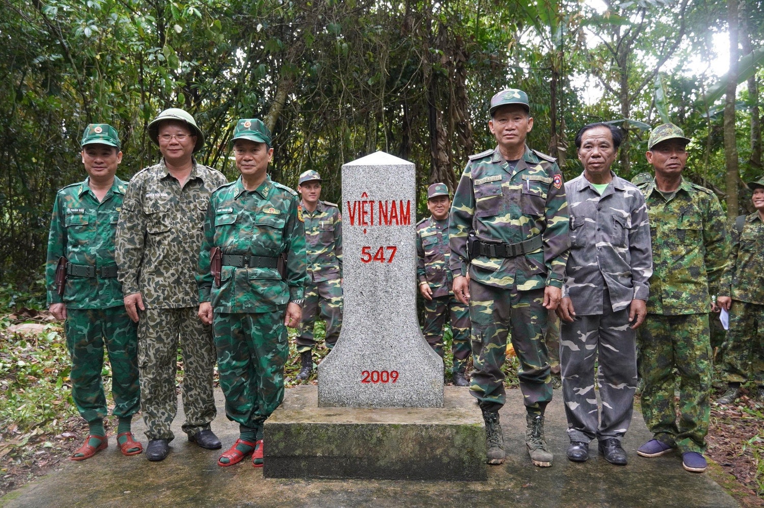 Tuần tra song phương, bảo vệ an ninh biên giới Việt - Lào -0