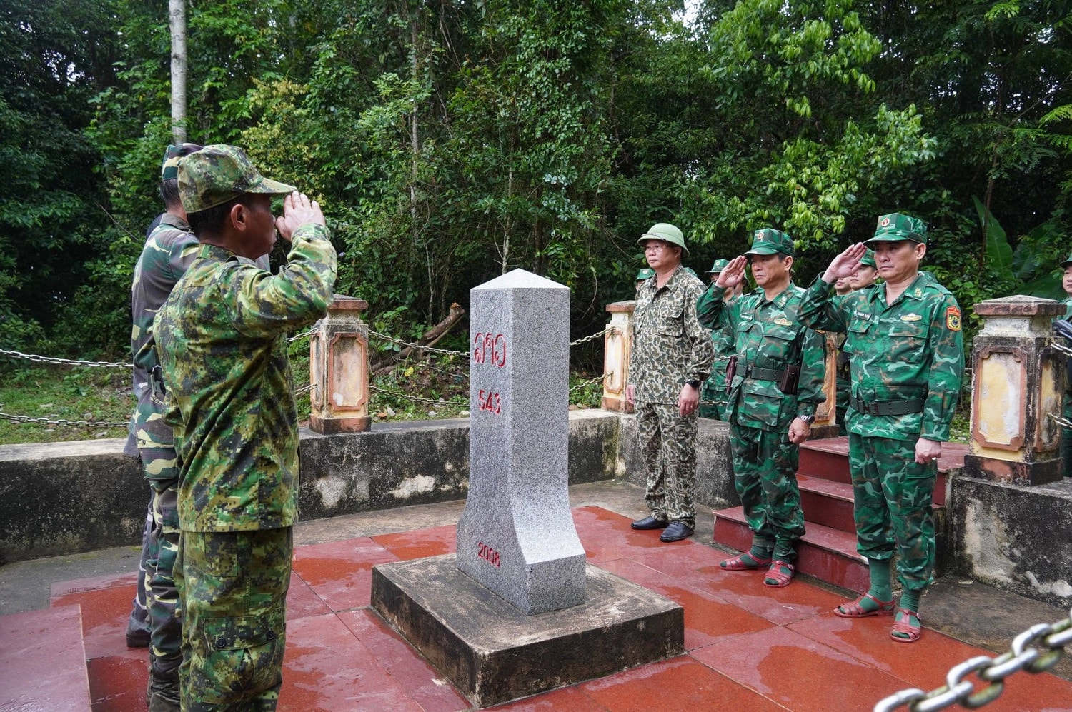 Tuần tra song phương, bảo vệ an ninh biên giới Việt - Lào -0