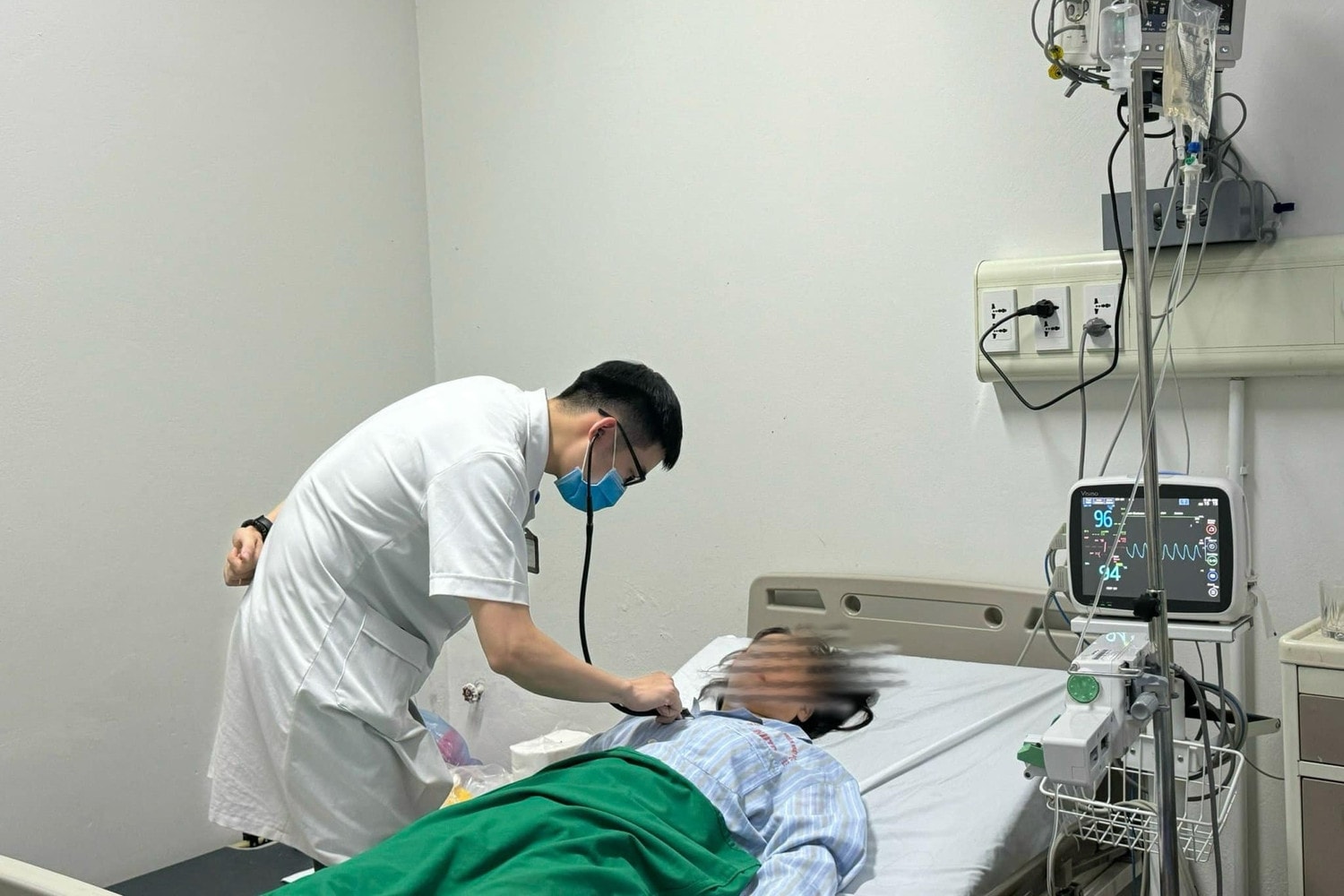 Người phụ nữ xuất hiện nhiều ổ áp xe ở trong phổi sau khi mắc sốt xuất huyết -0