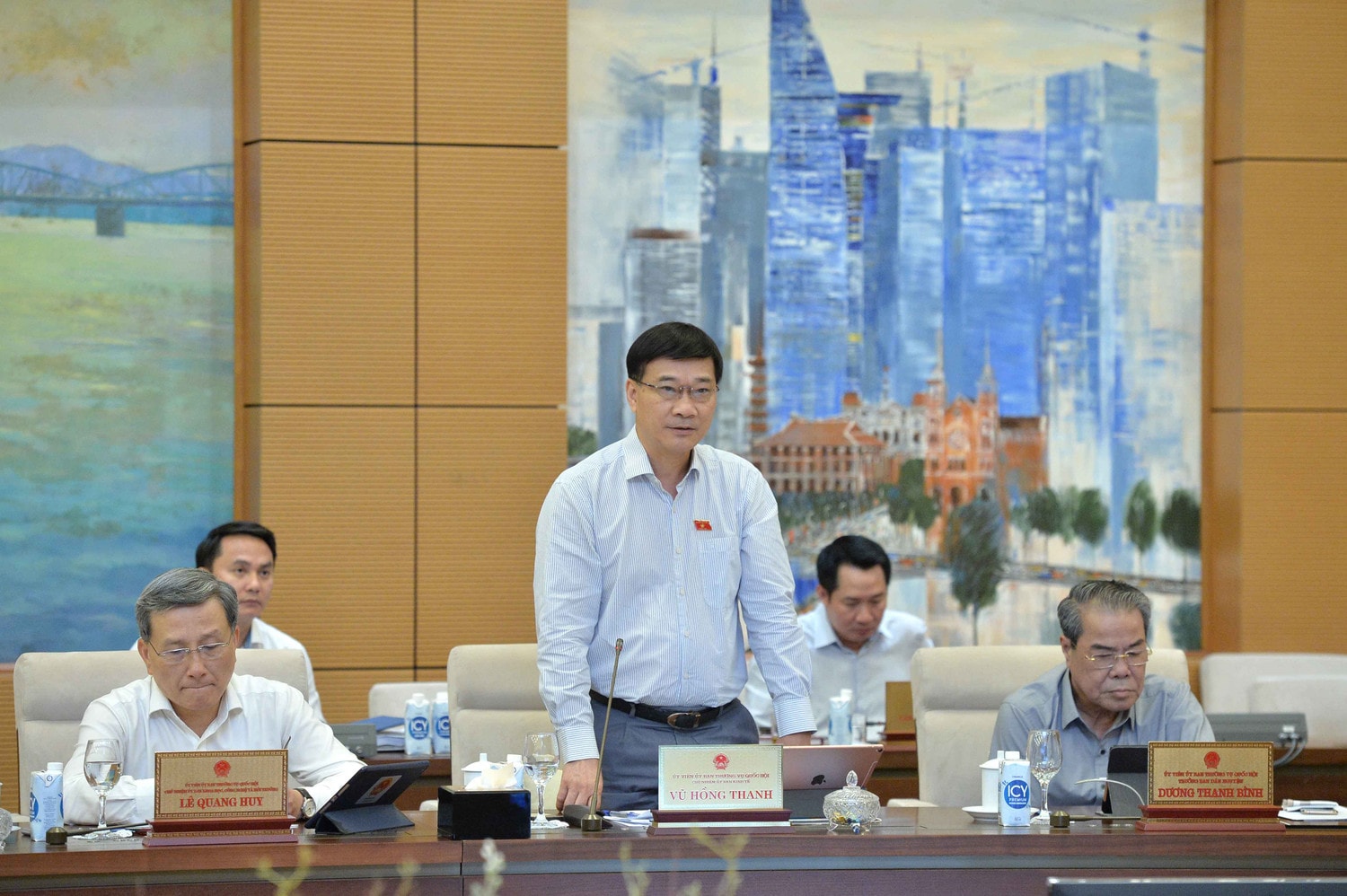 Cho ý kiến 2 dự thảo Nghị quyết của Quốc hội về thí điểm một số chính sách đặc thù phát triển tỉnh Nghệ An và thành phố Đà Nẵng -0