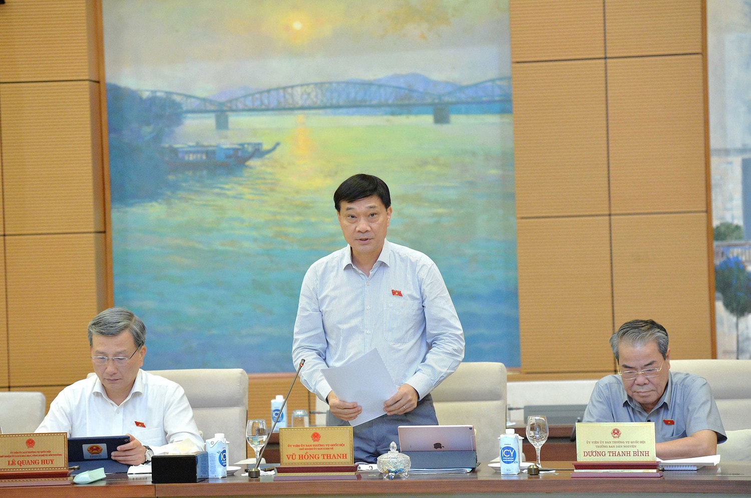 Chỉ đạo xuyên suốt, hướng dẫn kịp thời, không để cách hiểu khác nhau trong quá trình thực hiện -0