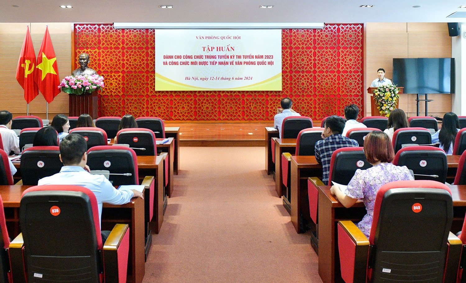 Khai giảng lớp tập huấn cho công chức trúng tuyển kỳ thi tuyển 2023 và công chức mới được tiếp nhận về Văn phòng Quốc hội -0