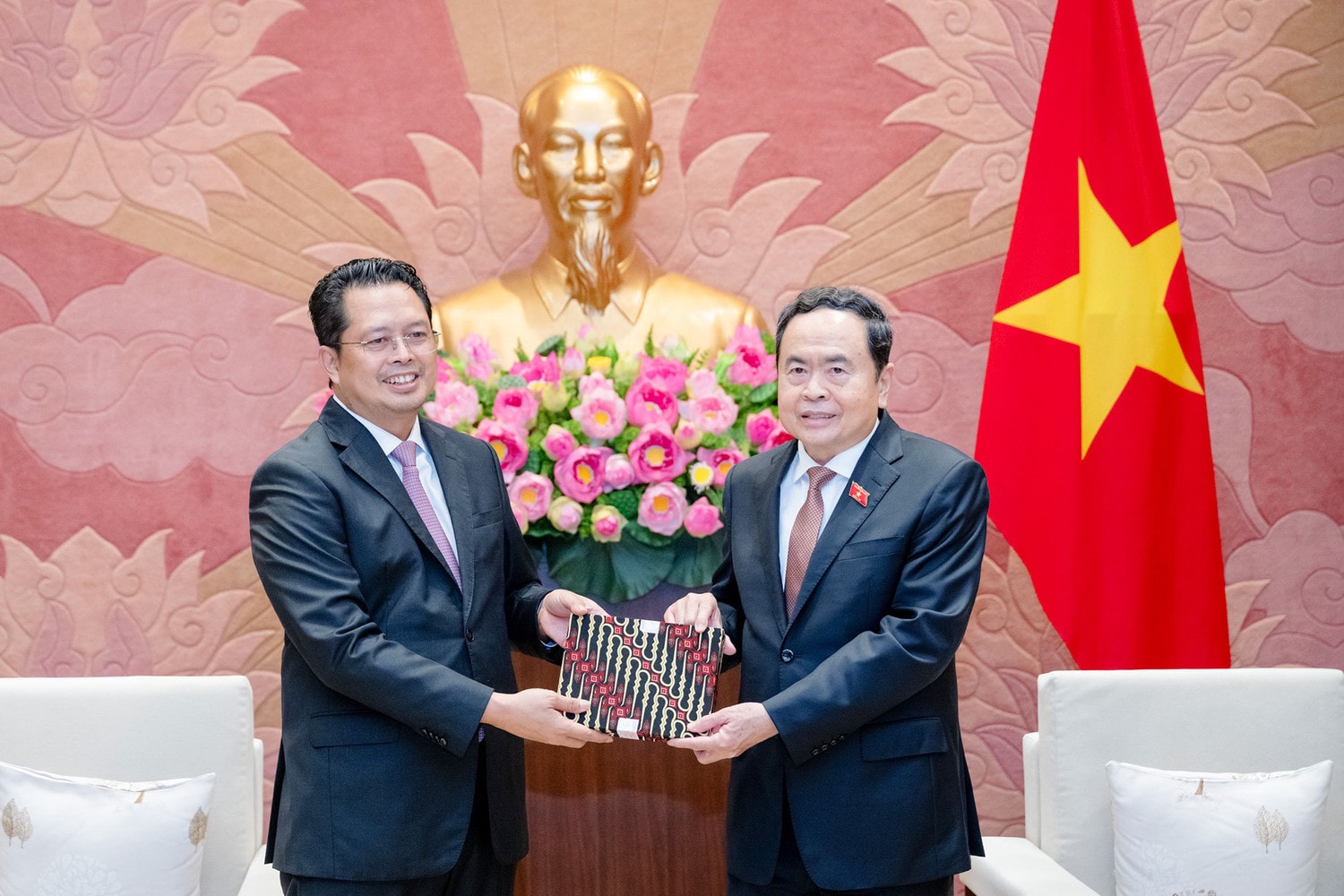 Chủ tịch Quốc hội Trần Thanh Mẫn tiếp Phó Chủ tịch Thượng viện Cộng hòa Indonesia -0