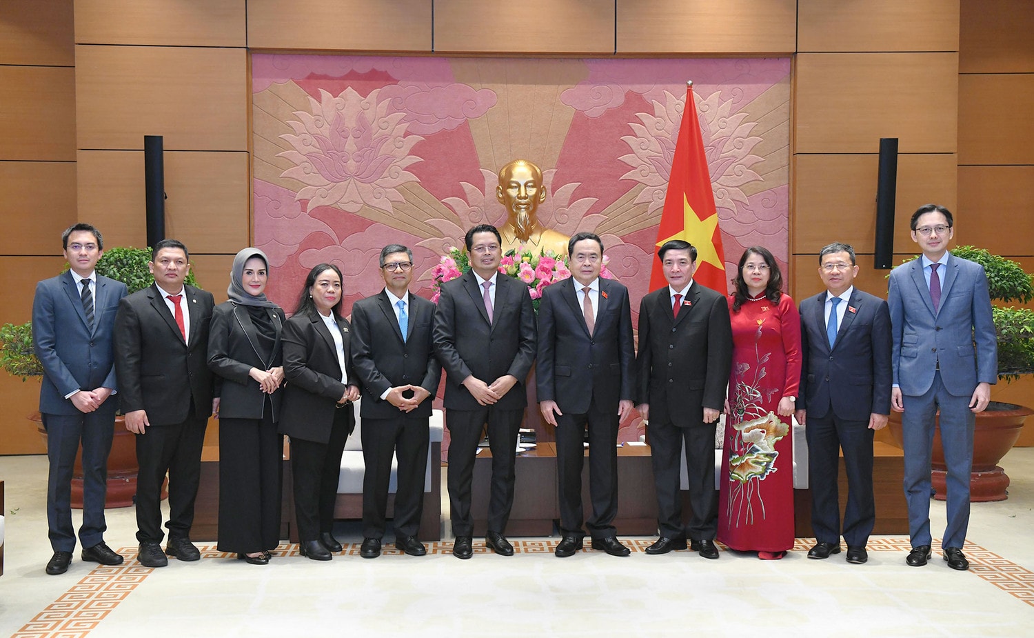 Chủ tịch Quốc hội Trần Thanh Mẫn tiếp Phó Chủ tịch Thượng viện Cộng hòa Indonesia -0