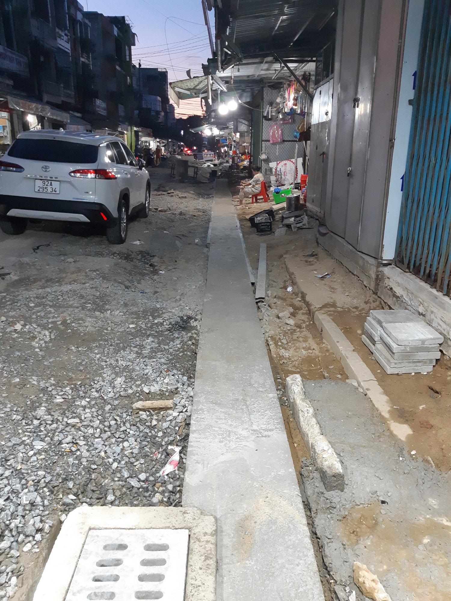 Sau chỉnh trang đô thị: Người dân bức xúc vì vỉa hè 