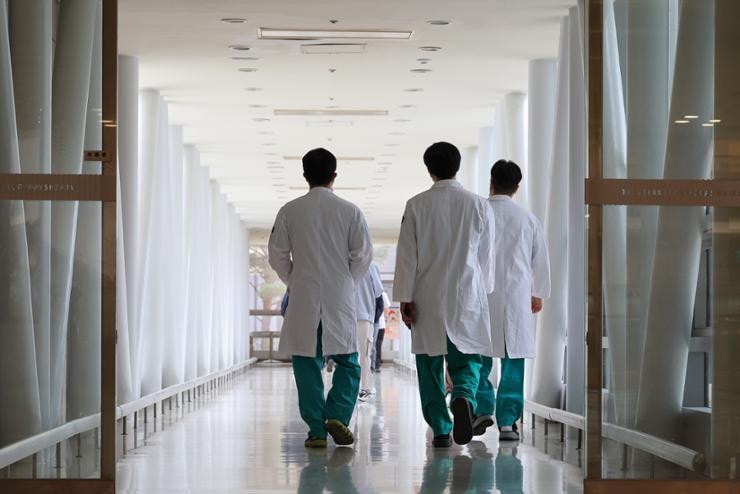 Hàn Quốc: Bác sĩ đình công vô thời hạn, bệnh nhân tuyệt vọng kêu cứu -0