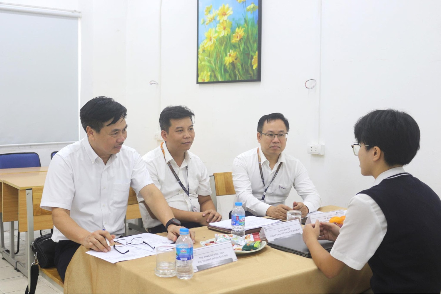 Trường Quốc tế - ĐH Quốc gia Hà Nội trao gần 200 suất học bổng trị giá 20 tỷ đồng cho các tân sinh viên -0