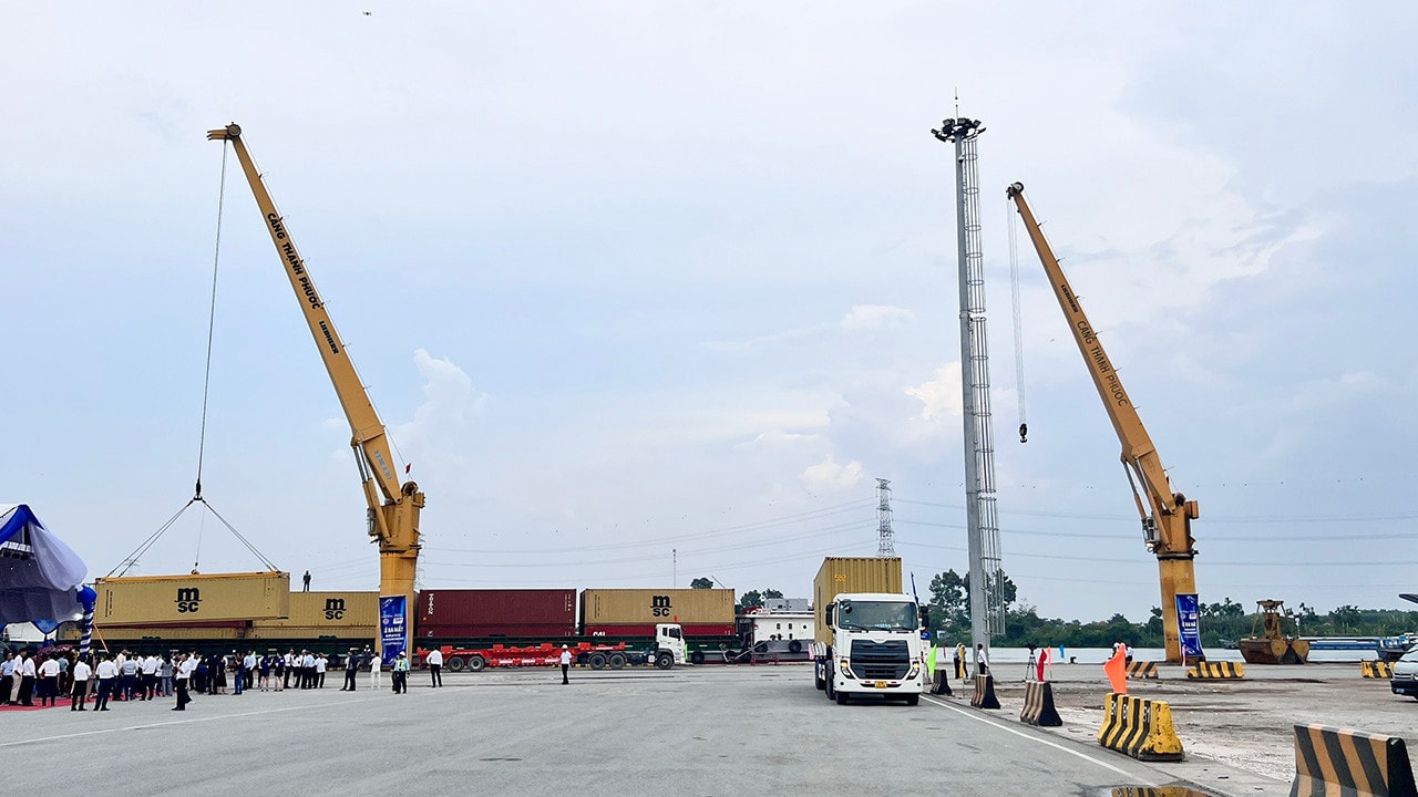 Bình Dương có cảng cạn đầu tiên được làm thủ tục xuất, nhập khẩu