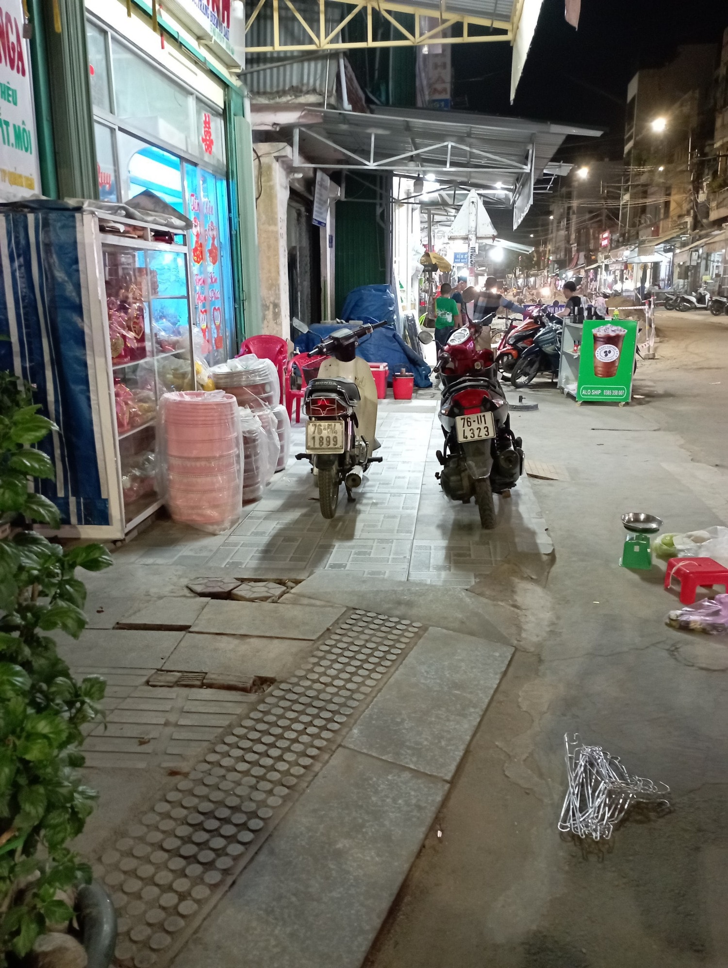 Sau chỉnh trang đô thị: Người dân bức xúc vì vỉa hè 