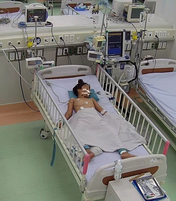 Bé gái 11 tuổi nguy kịch do bị rắn hổ đất cắn -0