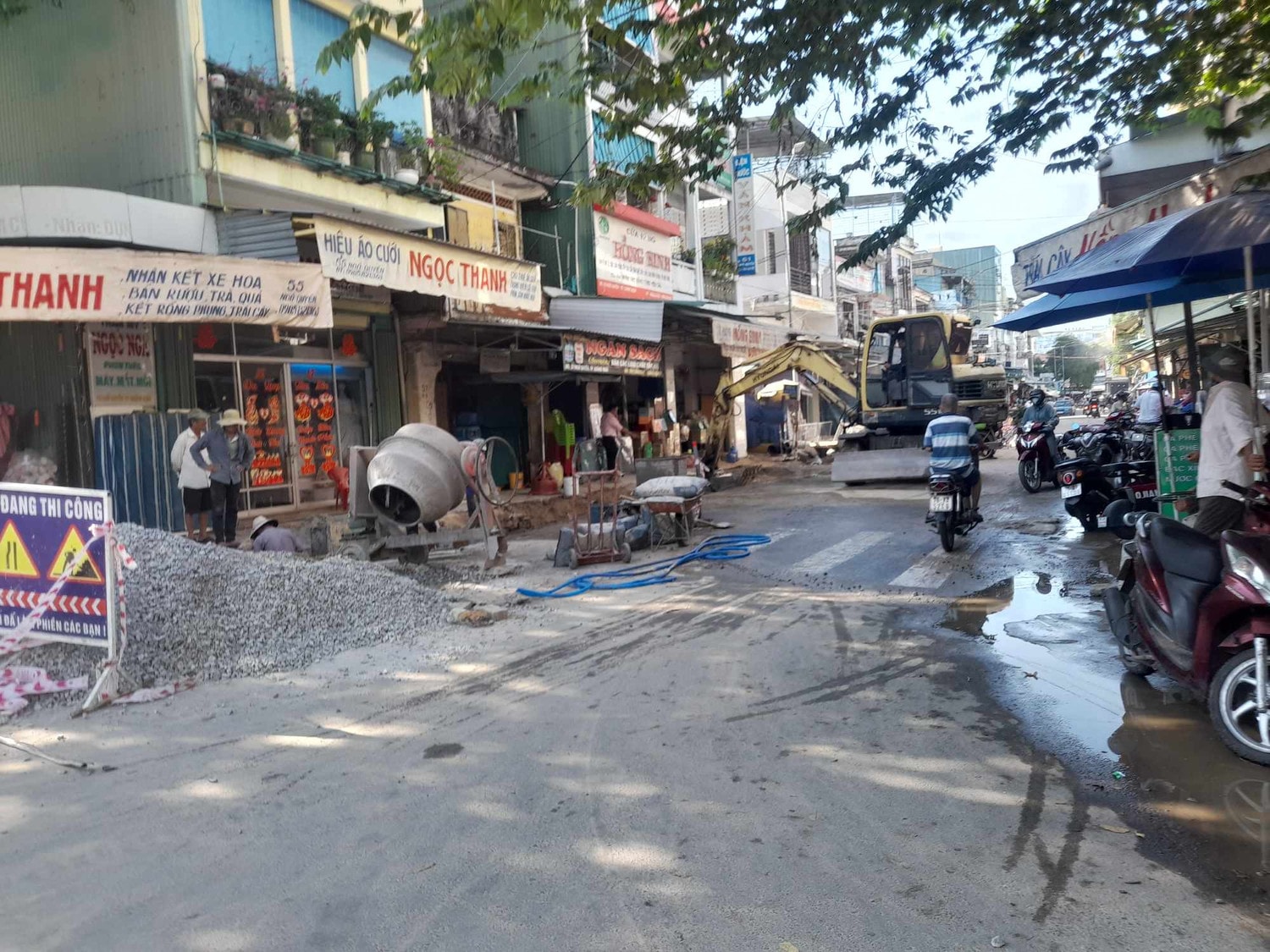 Chỉnh trang vỉa hè “bên rộng, bên hẹp”, Chủ đầu tư nói làm theo sổ đỏ -0