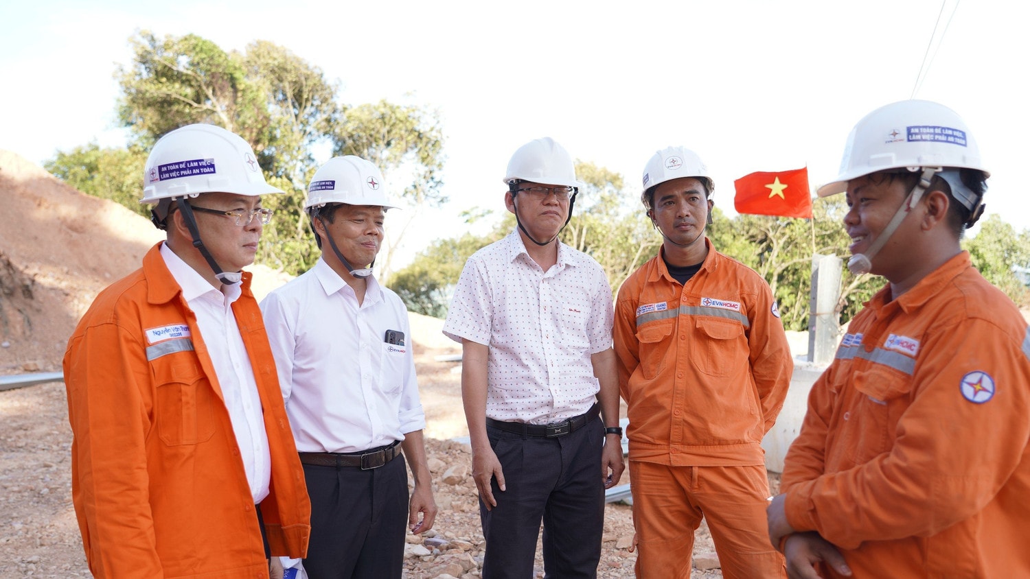  Thăm Đội xung kích thi công Dự án Đường dây 500kV mạch 3 Quảng Trạch - Phố Nối -0