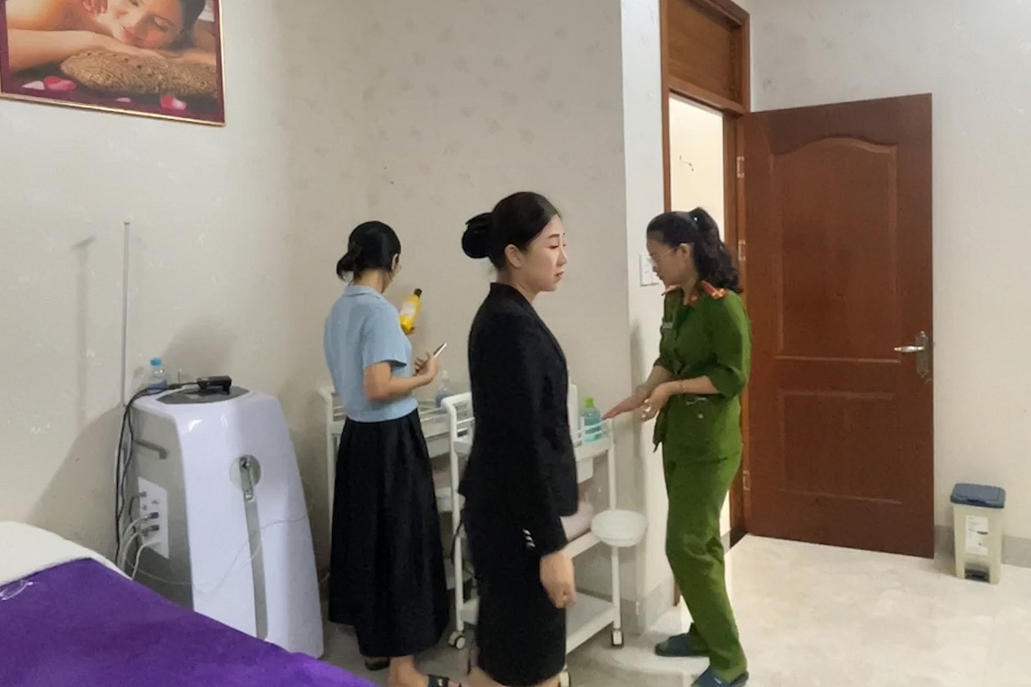 Phát hiện hàng loạt sai phạm tại các spa, thẩm mỹ viện sau phản ánh của Báo Đại biểu Nhân dân -0