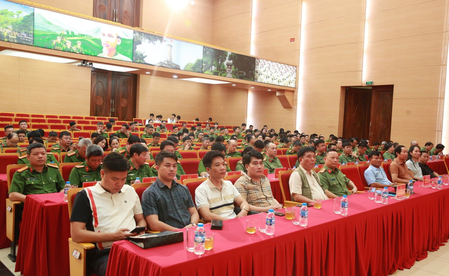 140 tập thể, 318 cá nhân đã có thành tích đột xuất được khen thưởng -0