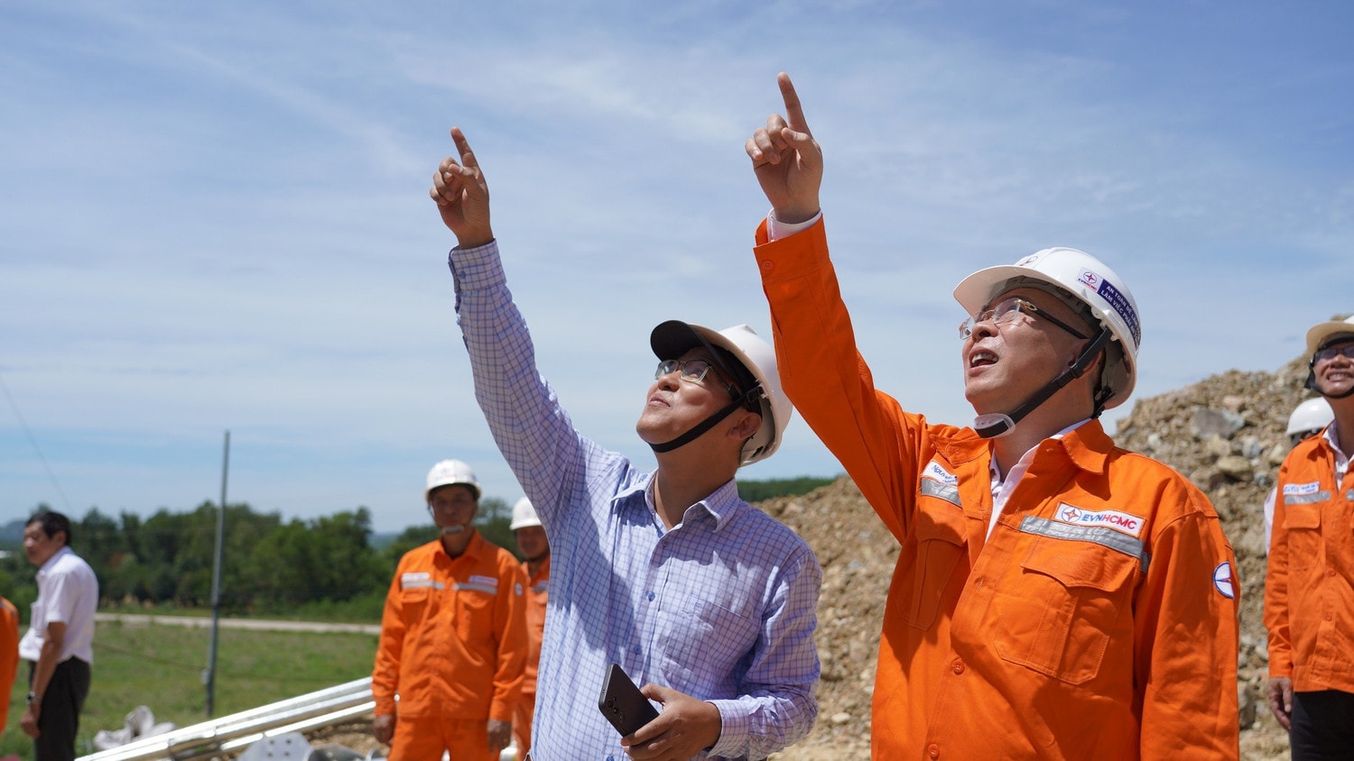  Thăm Đội xung kích thi công Dự án Đường dây 500kV mạch 3 Quảng Trạch - Phố Nối -2