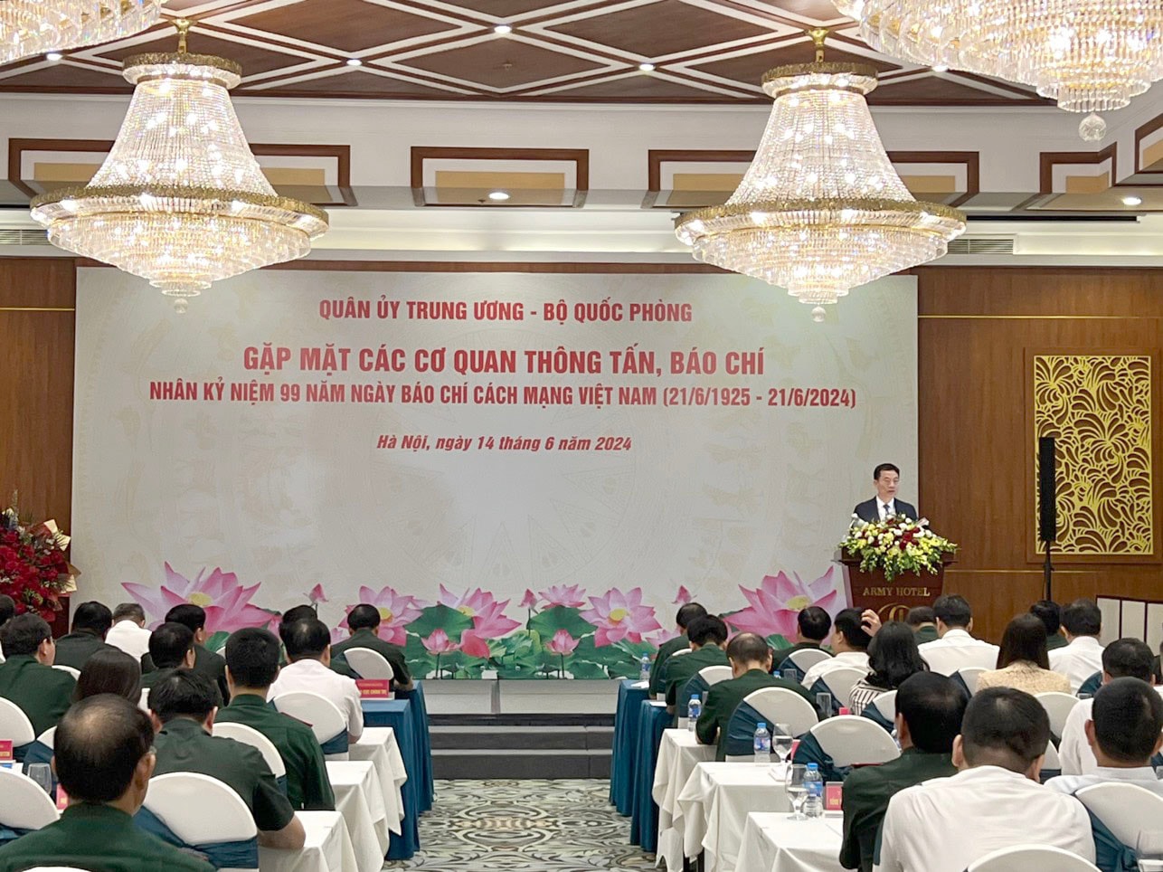 Bộ Quốc phòng tổ chức gặp mặt các cơ quan thông tấn, báo chí -0