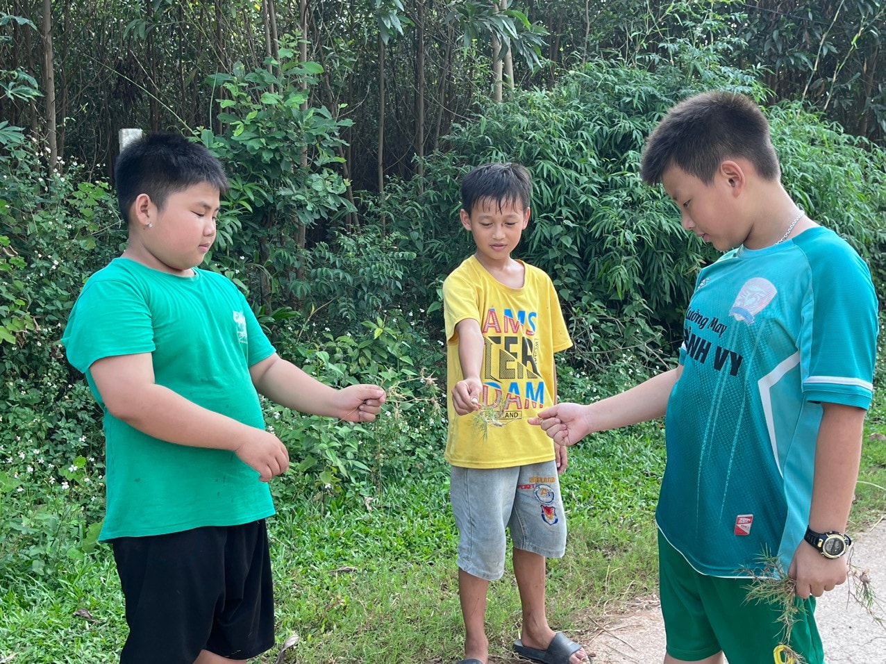 Nghỉ hè, trẻ con háo hức, phụ huynh đau đầu tìm giải pháp -0
