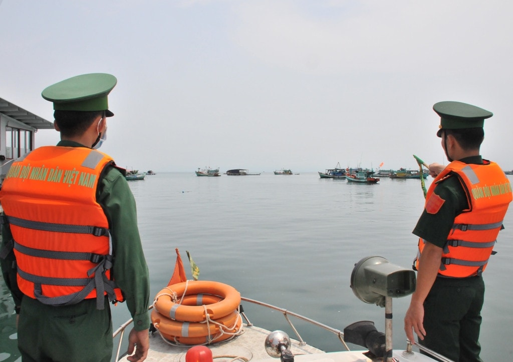 Lãnh đạo tỉnh Kiên Giang yêu các các sở, ngành, lãnh đạo các địa phương phải xem công tác chống khai thác IUU là nhiệm vụ cấp bách, quan trọng Kiên Giang: Xử nghiêm môi giới đưa tàu cá ra nước ngoài đánh bắt hải sản trái phép