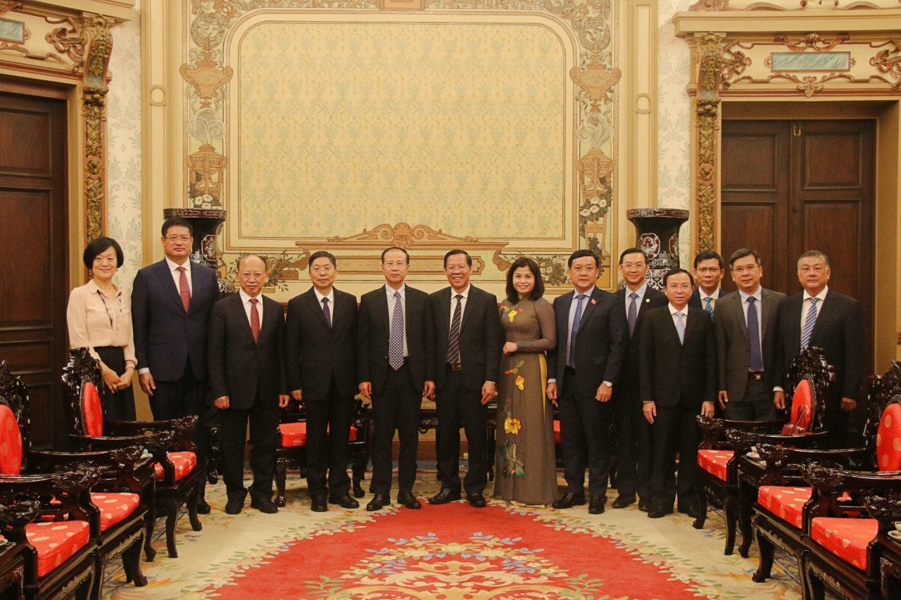 Lãnh đạo TP. Hồ Chí Minh chụp ảnh lưu niệm cùng Đoàn đại biểu Ủy ban Đối ngoại Nhân đại toàn quốc Trung Quốc Đoàn đại biểu Ủy ban Đối ngoại Nhân đại toàn Trung Quốc thăm và làm việc tại TP. Hồ Chí Minh