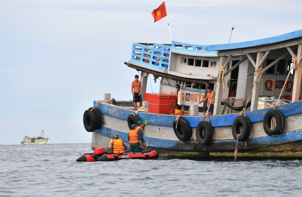Lãnh đạo UBND tỉnh Kiên Giang giao Công an tỉnh Kiên Giang xử nghiêm các trường hợp môi giới đưa tàu cá ra vùng biển nước ngoài đánh bắt hải sản trái phép Kiên Giang: Xử nghiêm môi giới đưa tàu cá ra nước ngoài đánh bắt hải sản trái phép