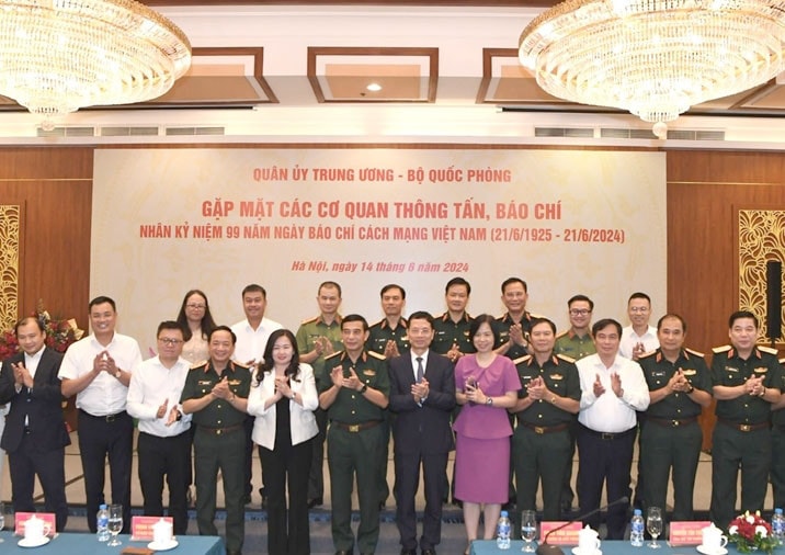 Bộ Quốc phòng tổ chức gặp mặt các cơ quan thông tấn, báo chí -0