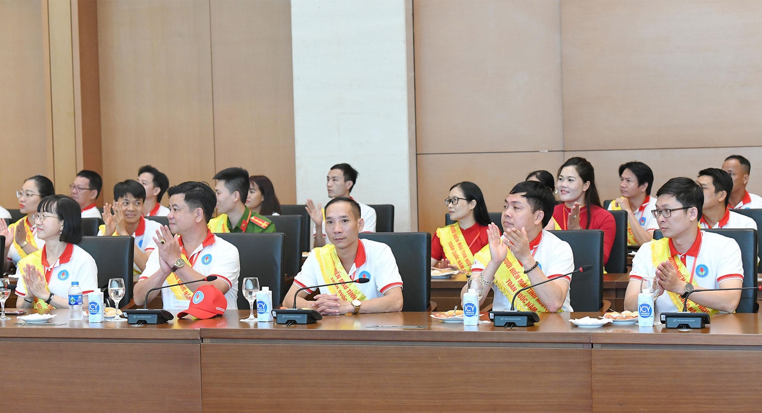 Chủ tịch Quốc hội Trần Thanh Mẫn gặp mặt người hiến máu tình nguyện tiêu biểu toàn quốc