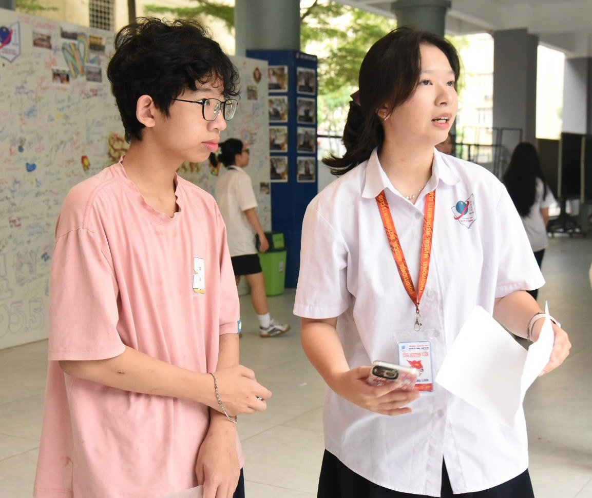 Hơn 4000 thí sinh bước vào thi tuyển lớp 10 Trường Nguyễn Tất Thành -0