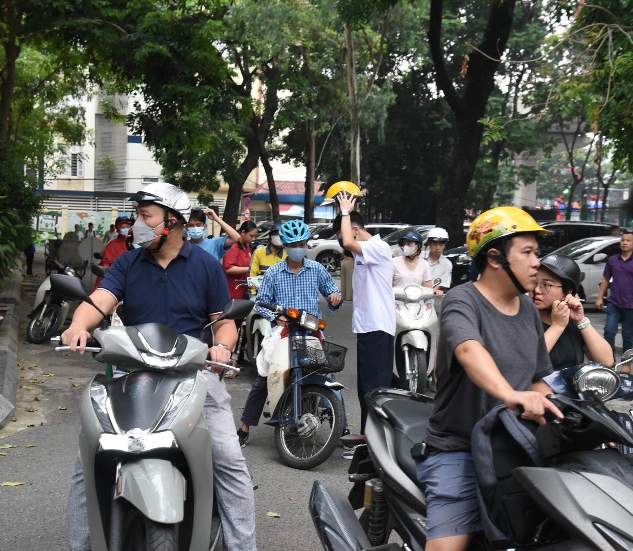 Hơn 4000 thí sinh bước vào thi tuyển lớp 10 Trường Nguyễn Tất Thành -0