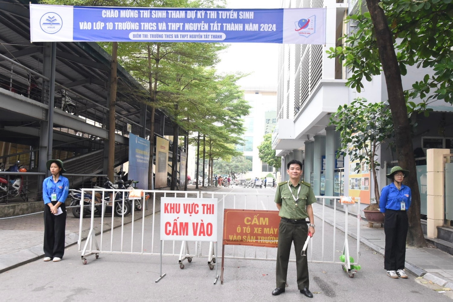 Hơn 4000 thí sinh bước vào thi tuyển lớp 10 Trường Nguyễn Tất Thành -0