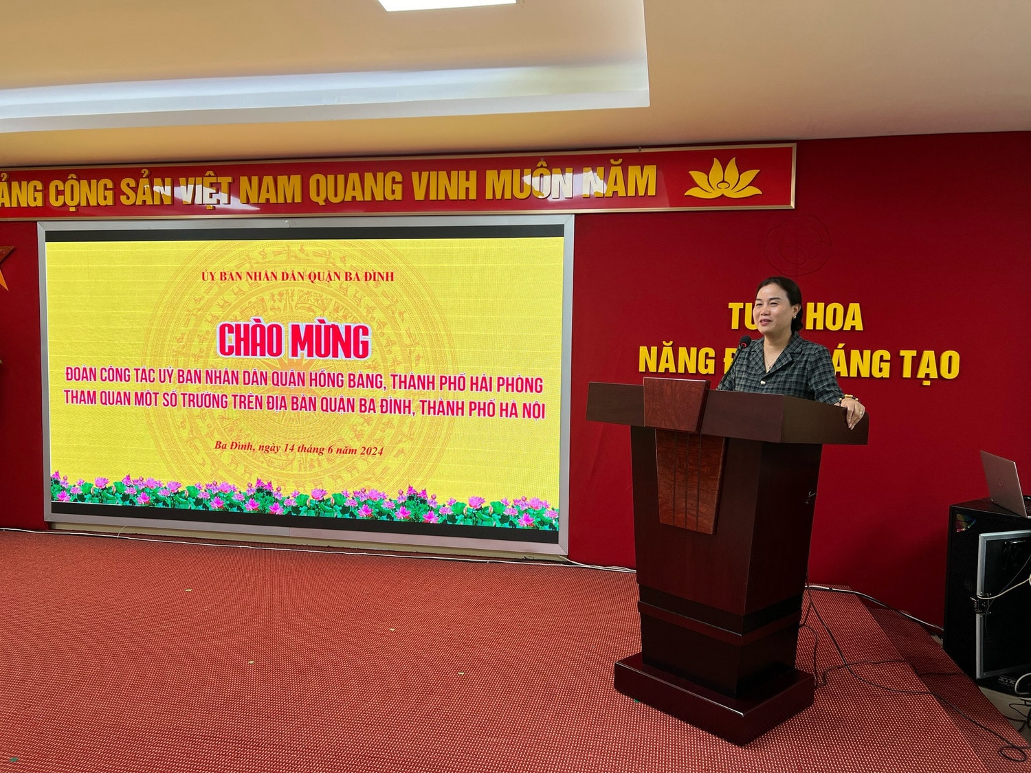 Quận Hồng Bàng, Hải Phòng đến tham quan cơ sở vật chất tại trường học trên địa bàn quận Ba Đình, Hà Nội -0