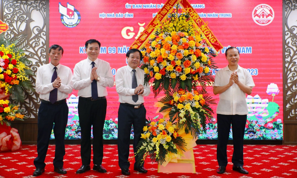 Bắc Giang: Gặp mặt kỷ niệm 99 năm Ngày Báo chí Cách mạng Việt Nam 21.6 và trao Giải Báo chí Thân Nhân Trung lần thứ XXIII -0