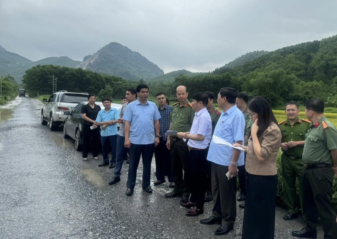 Ban Pháp chế HĐND tỉnh Thái Nguyên khảo sát các nội dung trình tại Kỳ họp thứ 19, HĐND tỉnh Khóa XIV - ẢNH N. HẠNH
