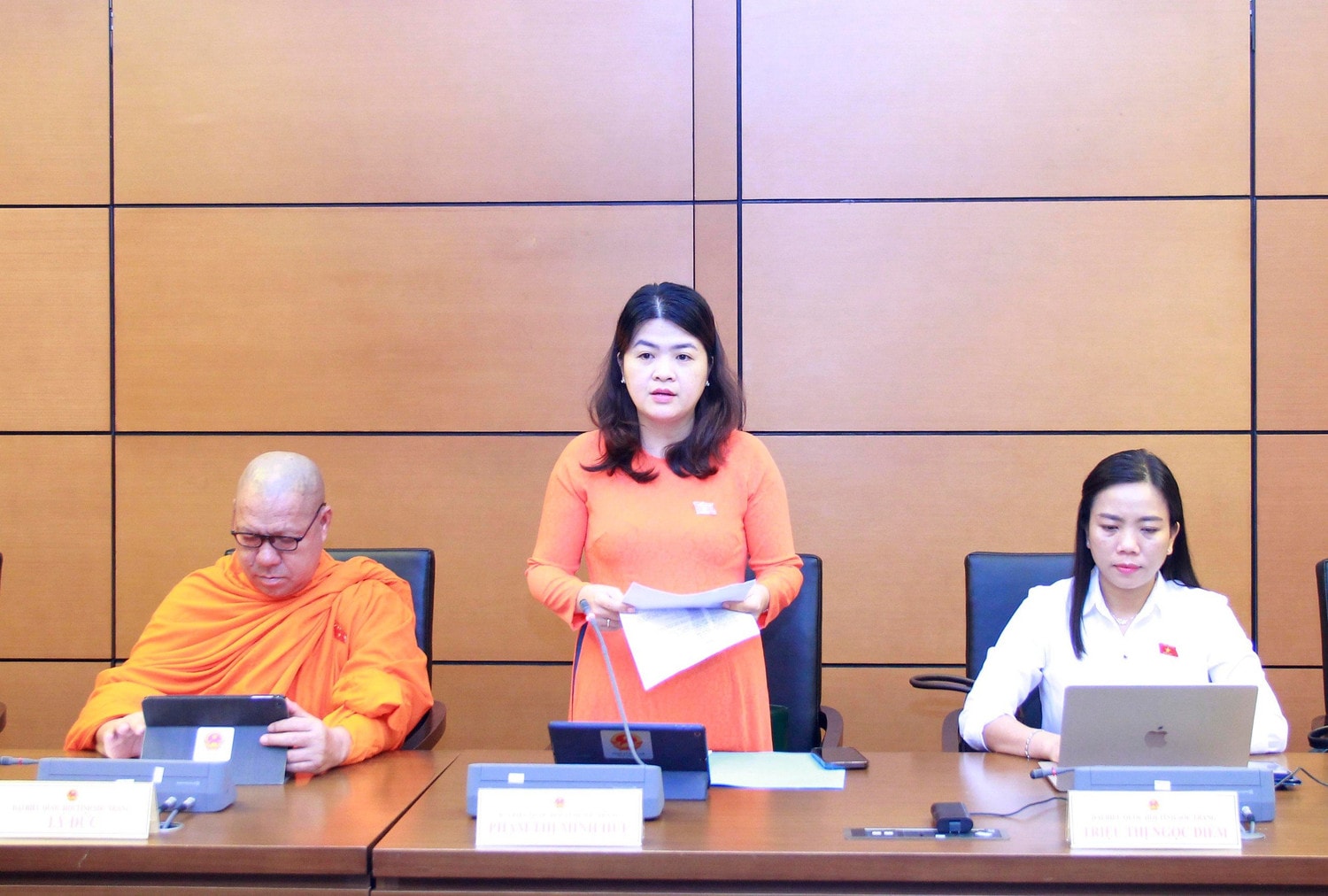 Đề cao việc sử dụng tiếng nói, chữ viết của các dân tộc thiểu số khi yêu cầu công chứng -0