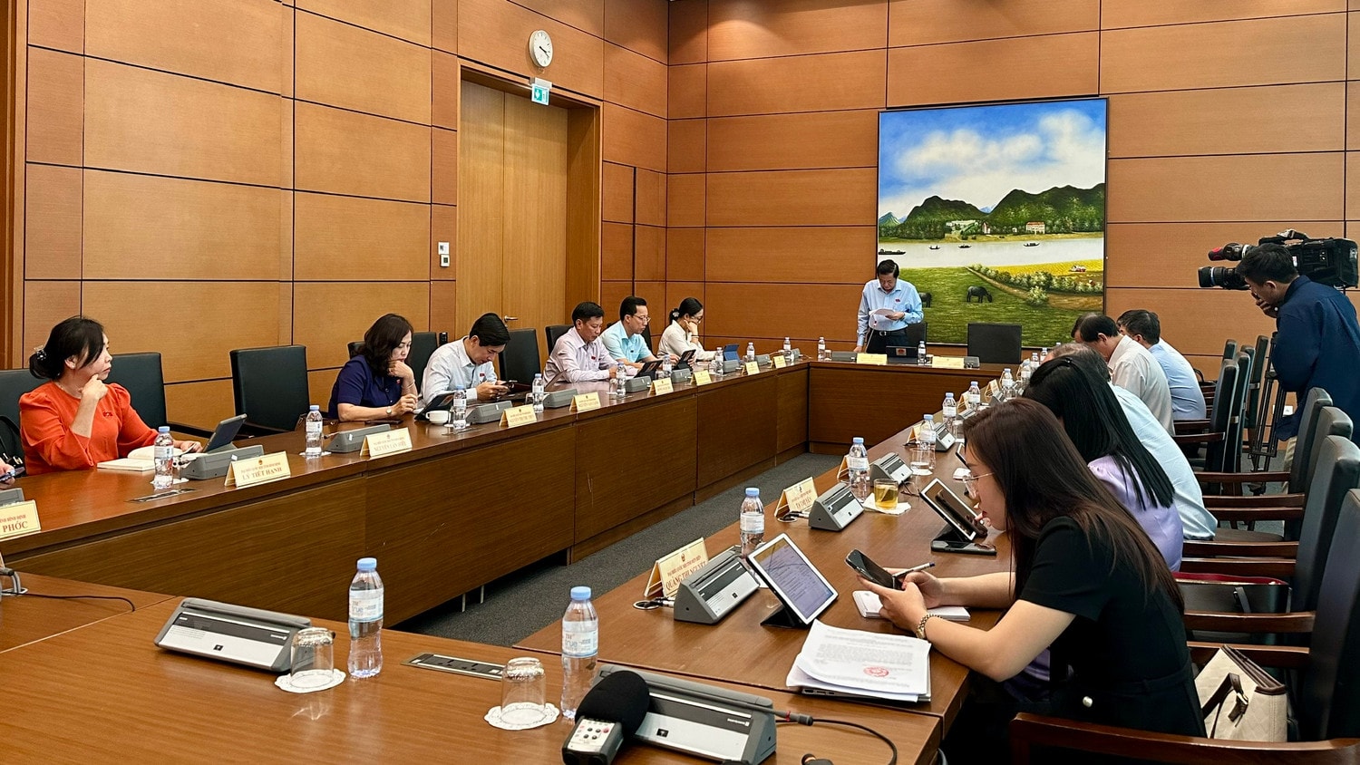 Quang cảnh phiên thảo luận tổ