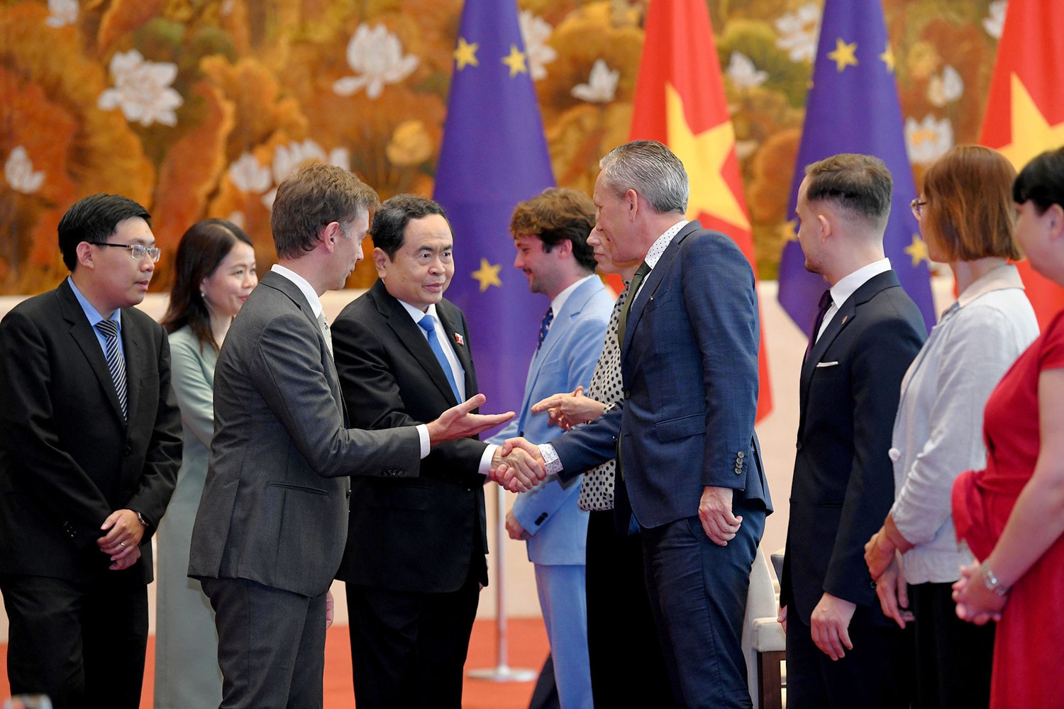 Chủ tịch Quốc hội Trần Thanh Mẫn tiếp Đại sứ EU và Đại sứ, Đại biện các nước thành viên EU -0
