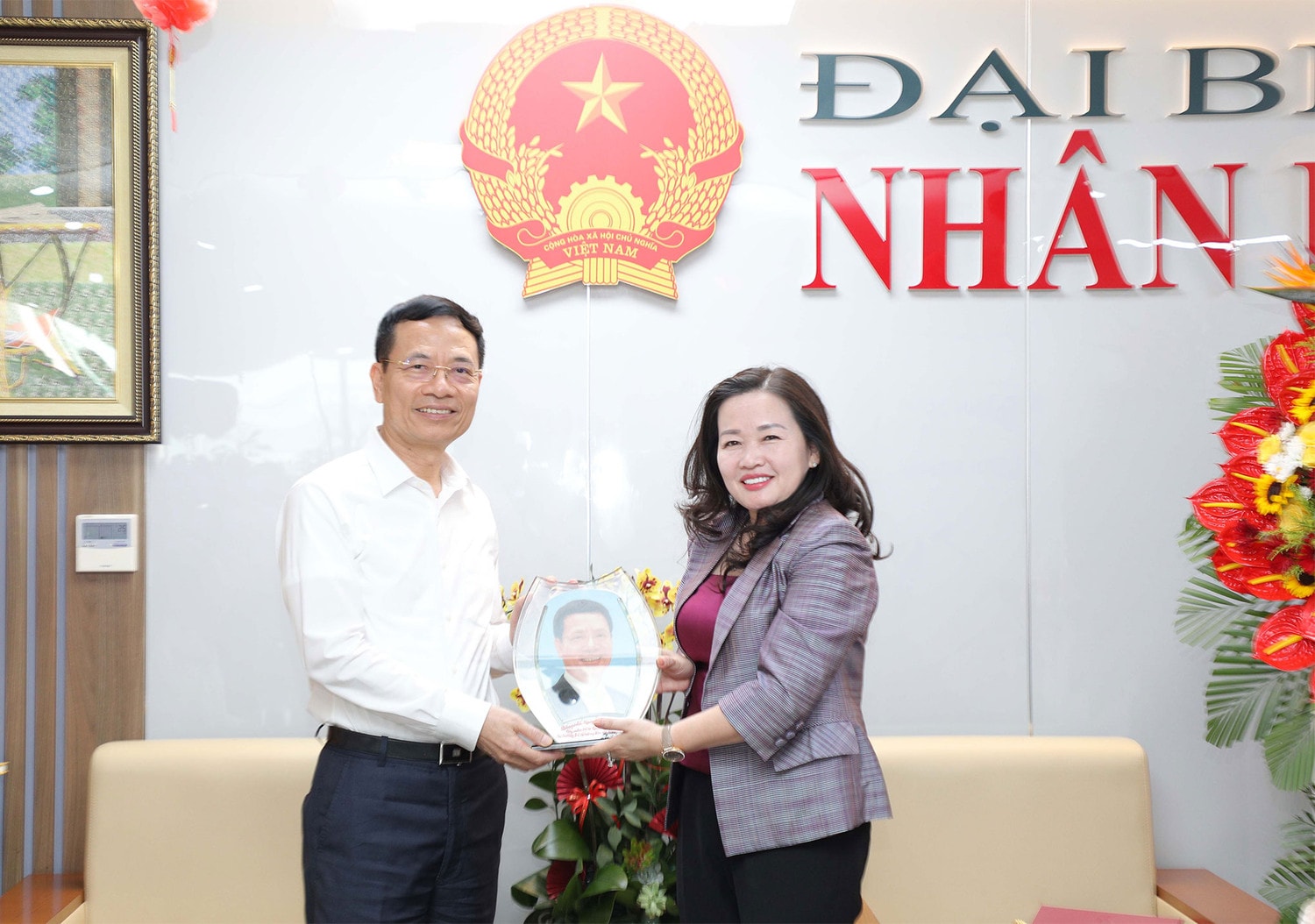 Bộ trưởng Bộ Thông tin và Truyền thông Nguyễn Mạnh Hùng thăm, chúc mừng Báo Đại biểu Nhân dân -0
