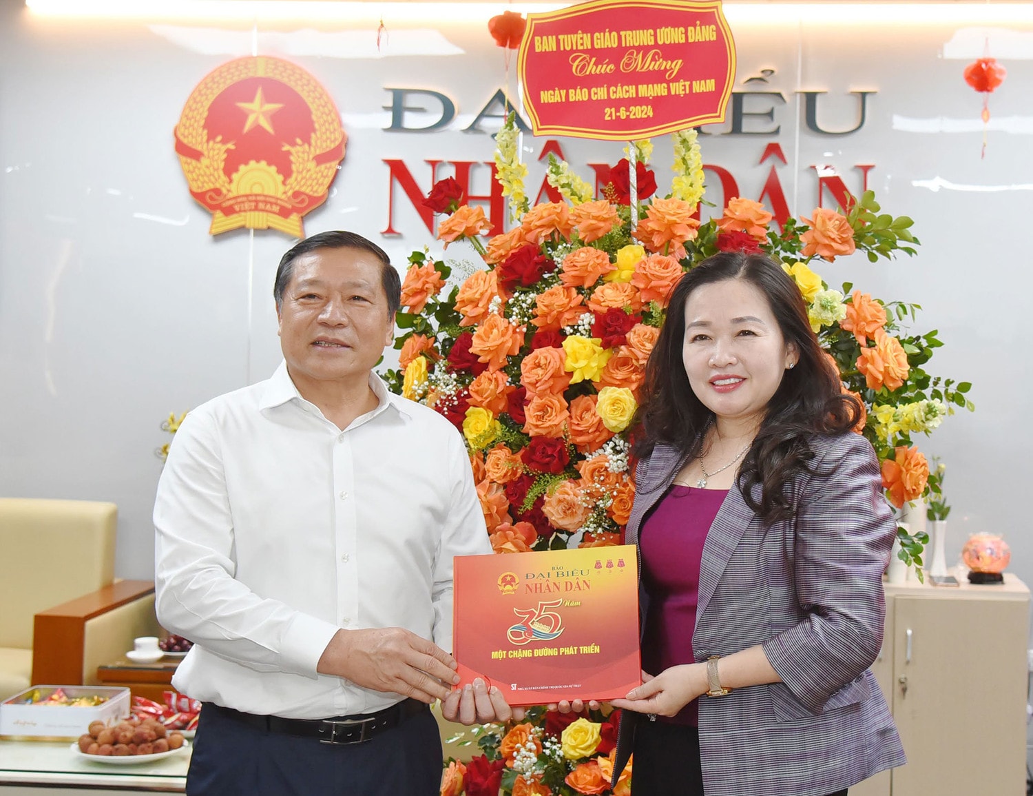 Phó Trưởng Ban Thường trực Ban Tuyên giáo Trung ương Lại Xuân Môn thăm, chúc mừng Báo Đại biểu Nhân dân -0